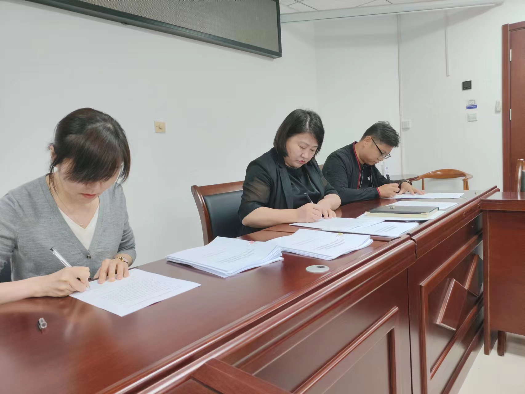 18luck全站客户端2023年度经营业绩责任书签订会议